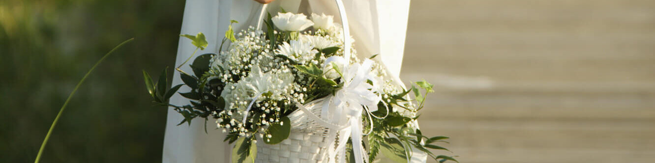 Blumen streuen auf eurer Hochzeit - Blumenkind