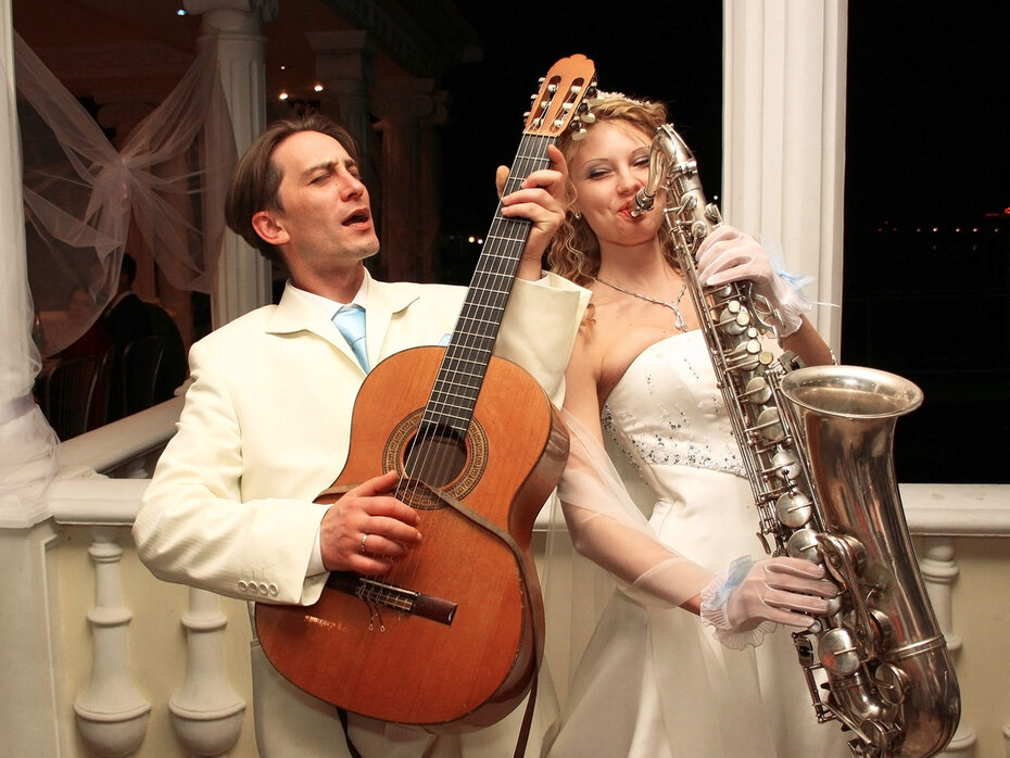 Das Brautpaar musiziert selbst!