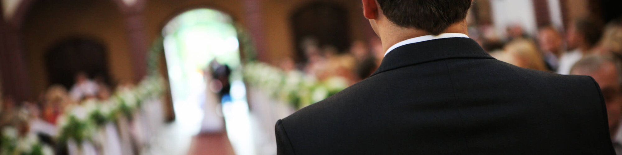 Eure kirchliche Trauung - Bräutigam wartet auf Braut