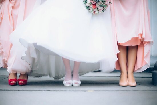 Schuhe der Braut und Brautjungfern