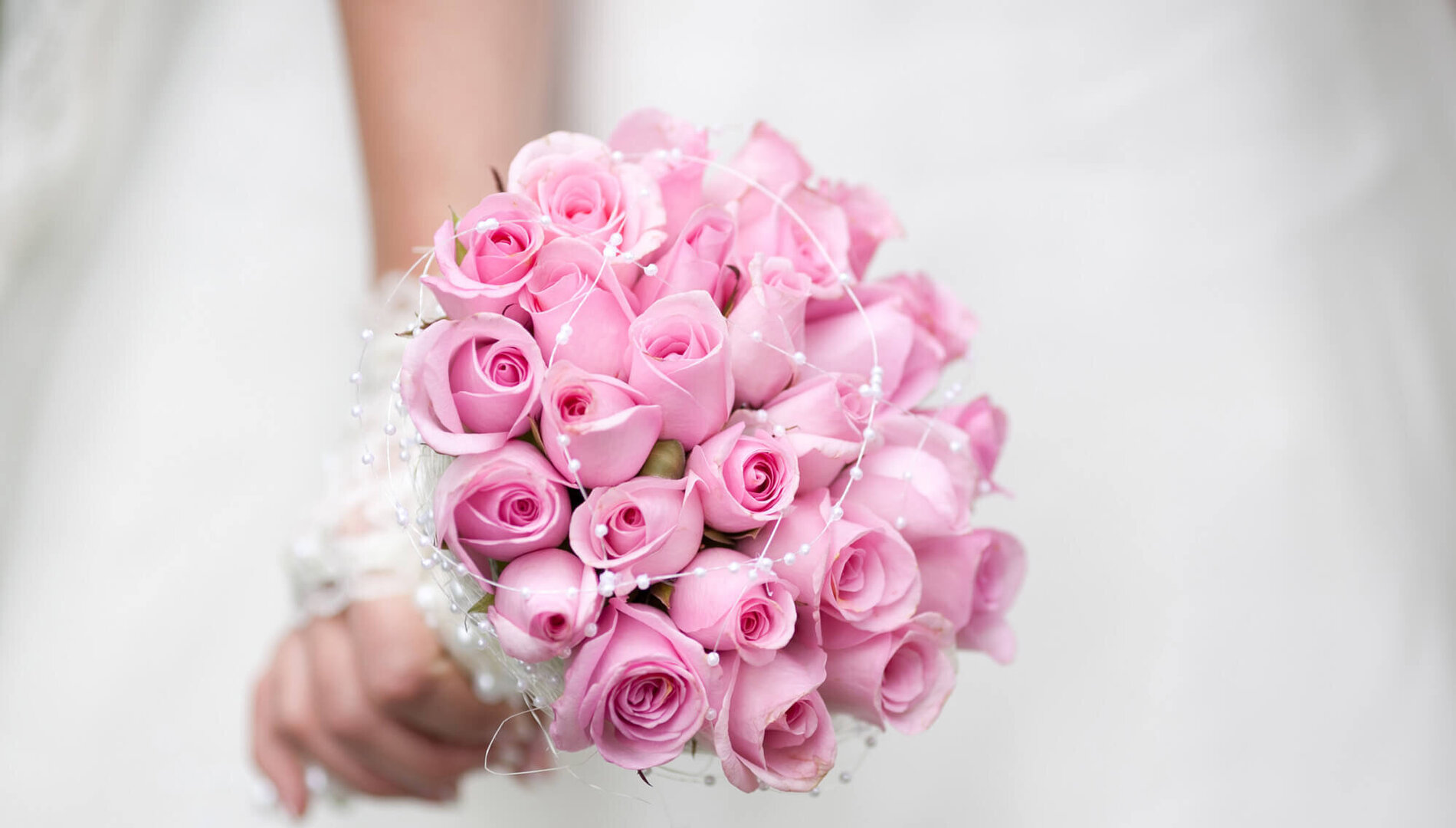 Ein rosa Brautstrauß