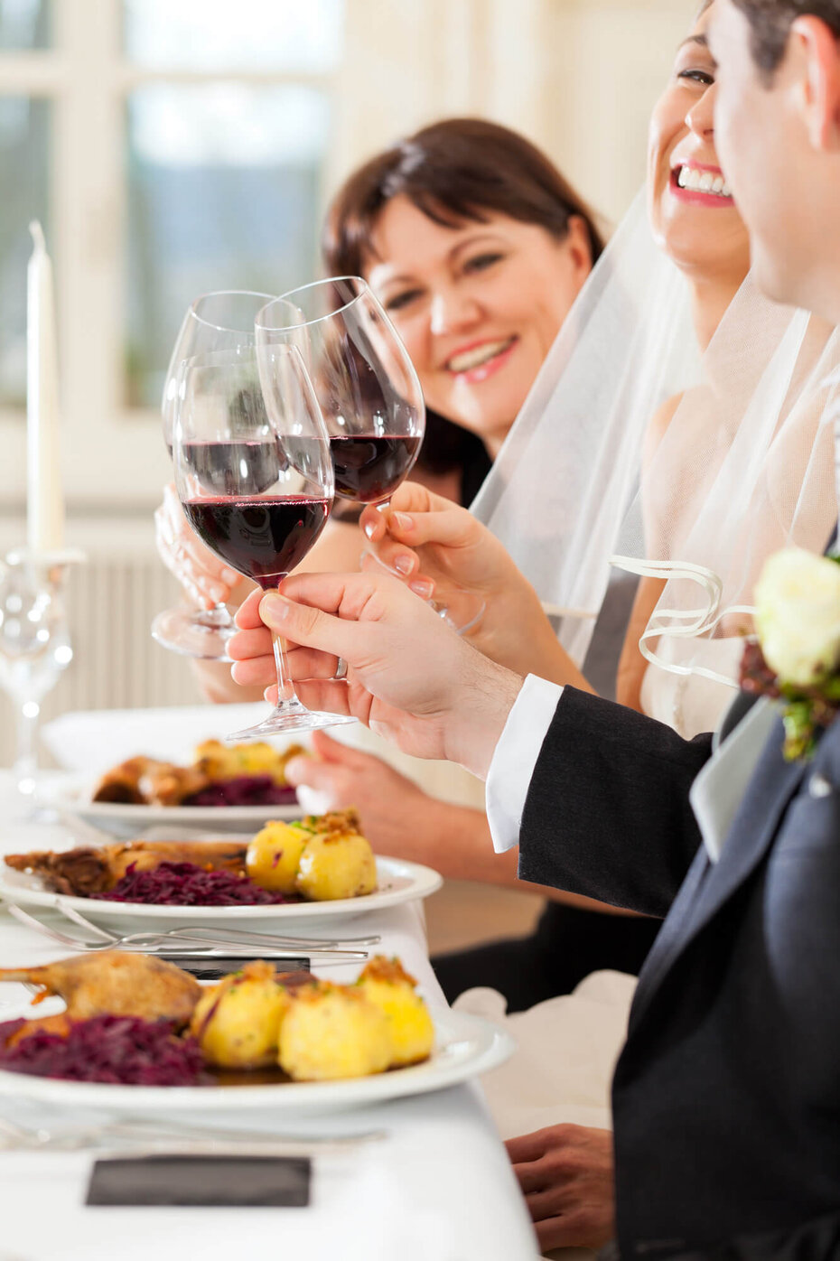 Essen und Getränke auf der Hochzeitsfeier