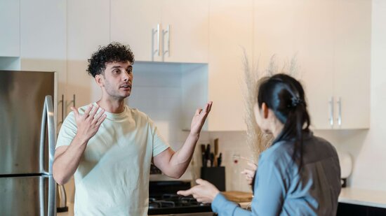 Warum Ehekrisen oft der Wendepunkt sind und wie Paare daraus neue Nähe und Stabilität entwickeln.