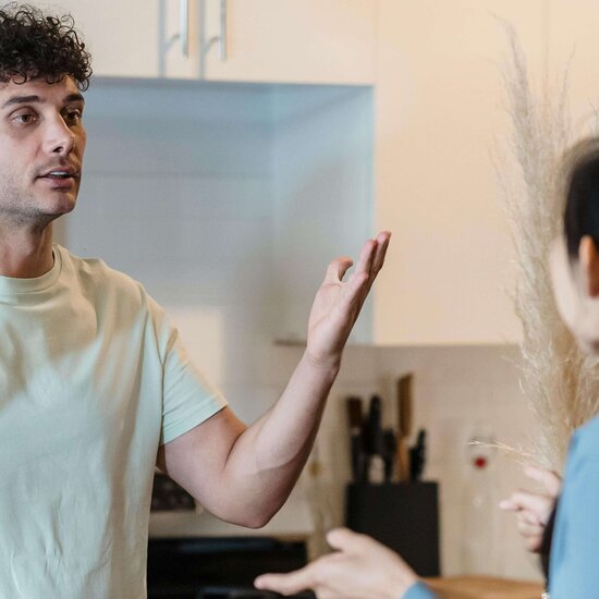 Warum Ehekrisen oft der Wendepunkt sind und wie Paare daraus neue Nähe und Stabilität entwickeln.