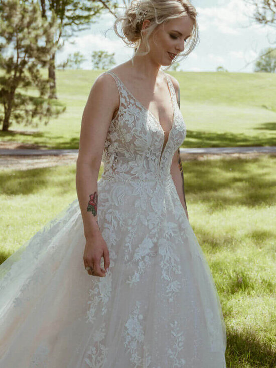 Welche Trends bestimmen die Hochzeitsmode 2026? Braut in der Natur